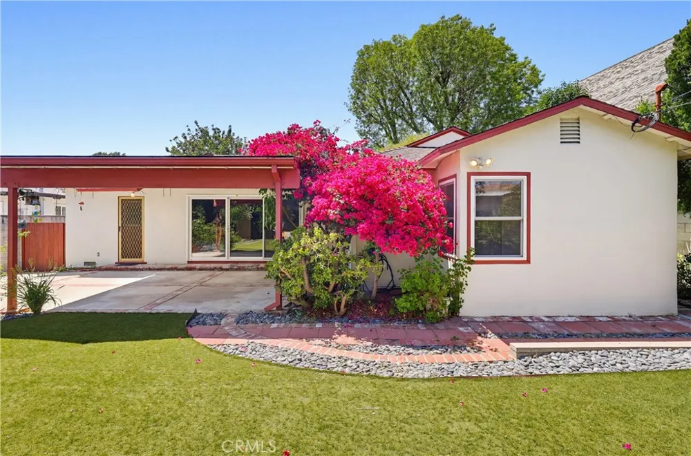 7508 Paso Robles Avenue Lake Balboa, CA 91406