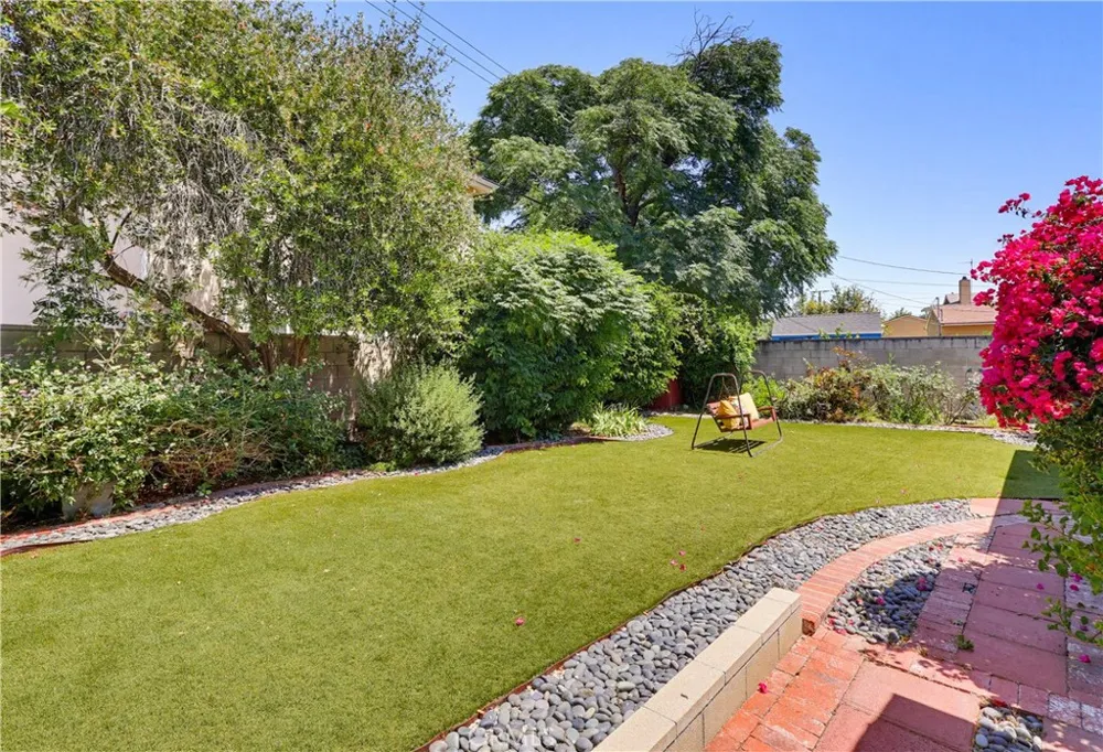 7508 Paso Robles Avenue Lake Balboa, CA 91406
