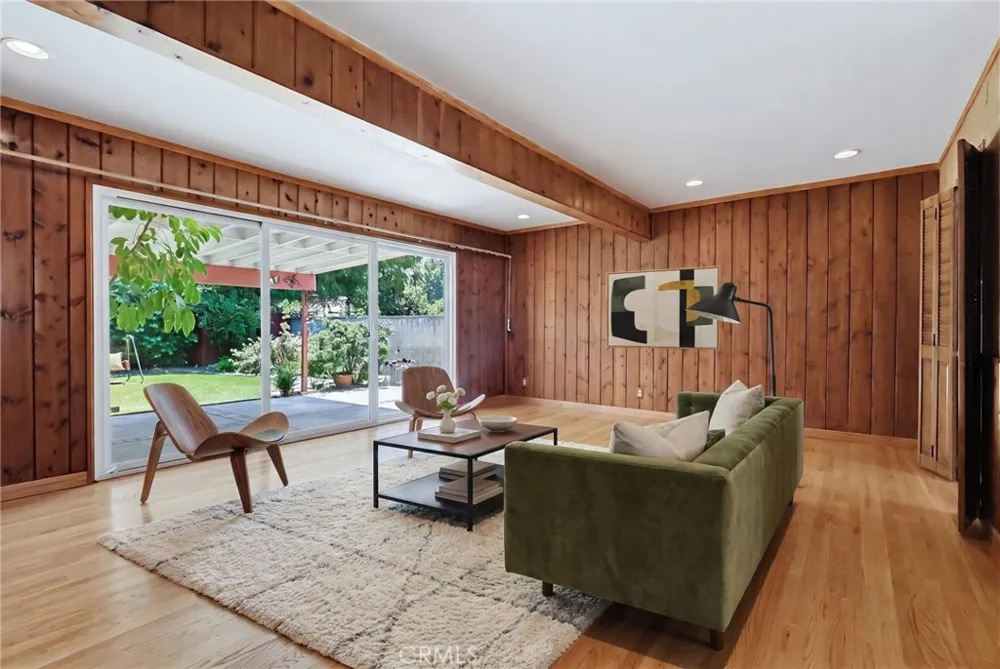 7508 Paso Robles Avenue Lake Balboa, CA 91406