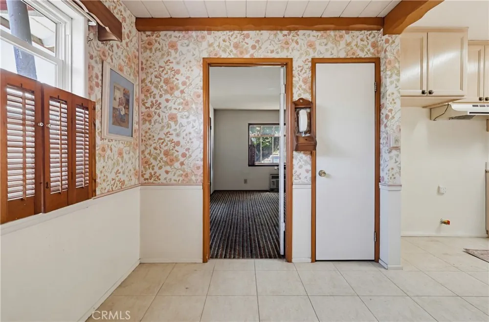 7508 Paso Robles Avenue Lake Balboa, CA 91406