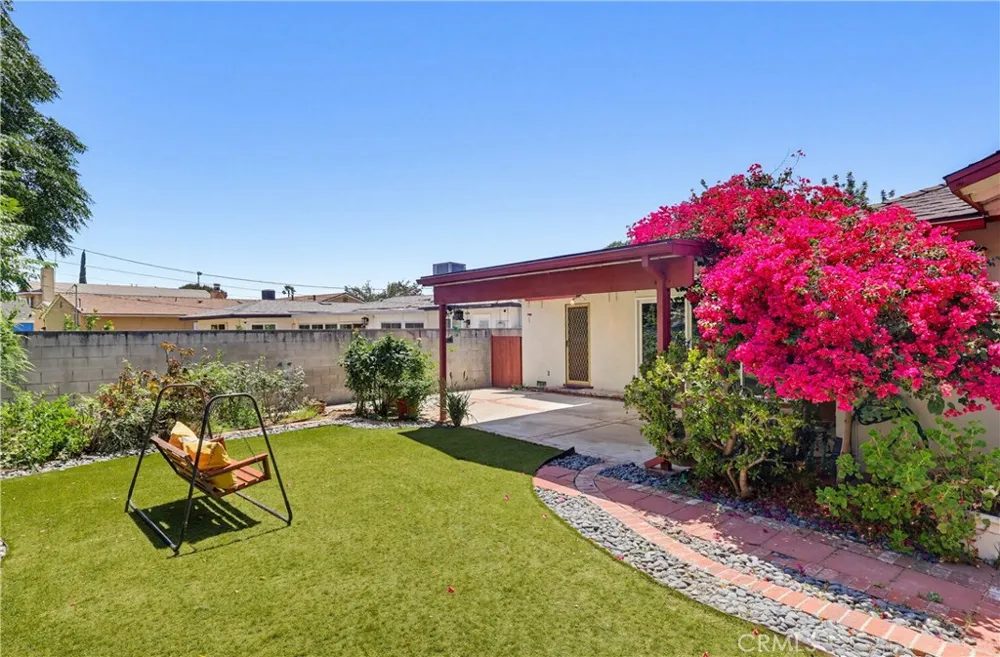 7508 Paso Robles Avenue Lake Balboa, CA 91406