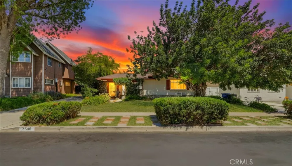 7508 Paso Robles Avenue Lake Balboa, CA 91406