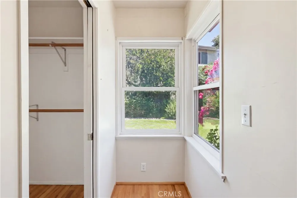 7508 Paso Robles Avenue Lake Balboa, CA 91406