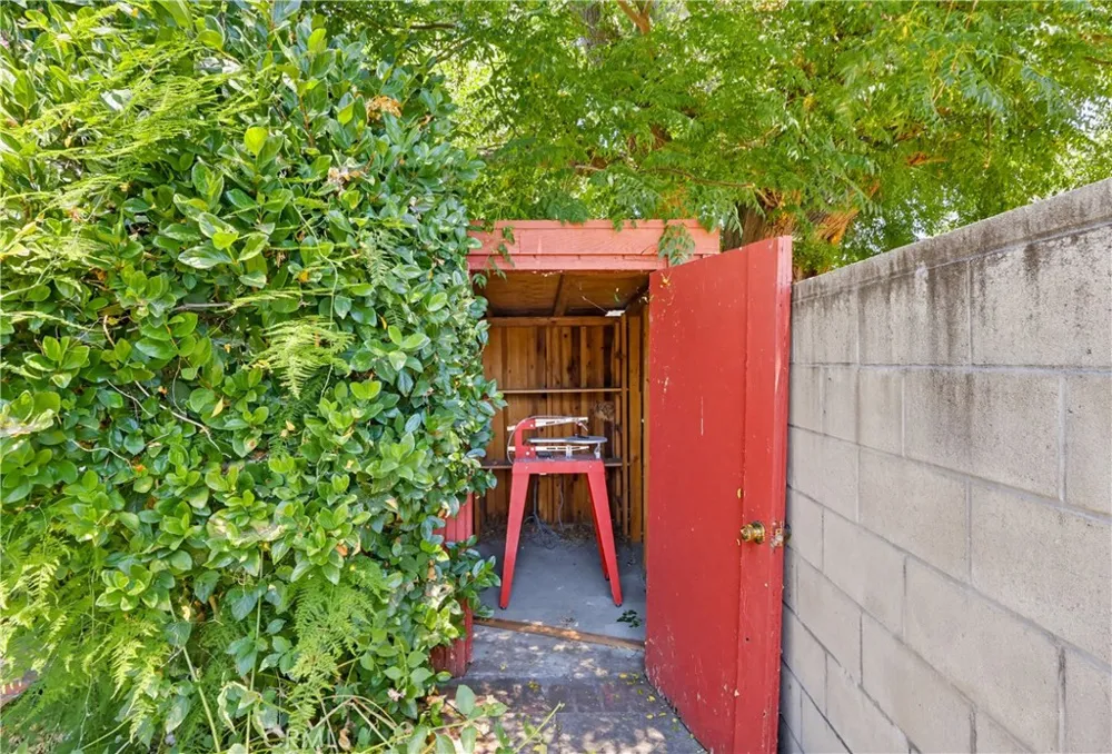 7508 Paso Robles Avenue Lake Balboa, CA 91406