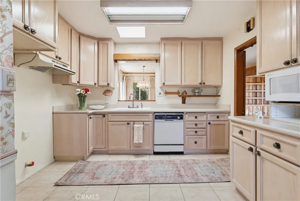 7508 Paso Robles Avenue Lake Balboa, CA 91406