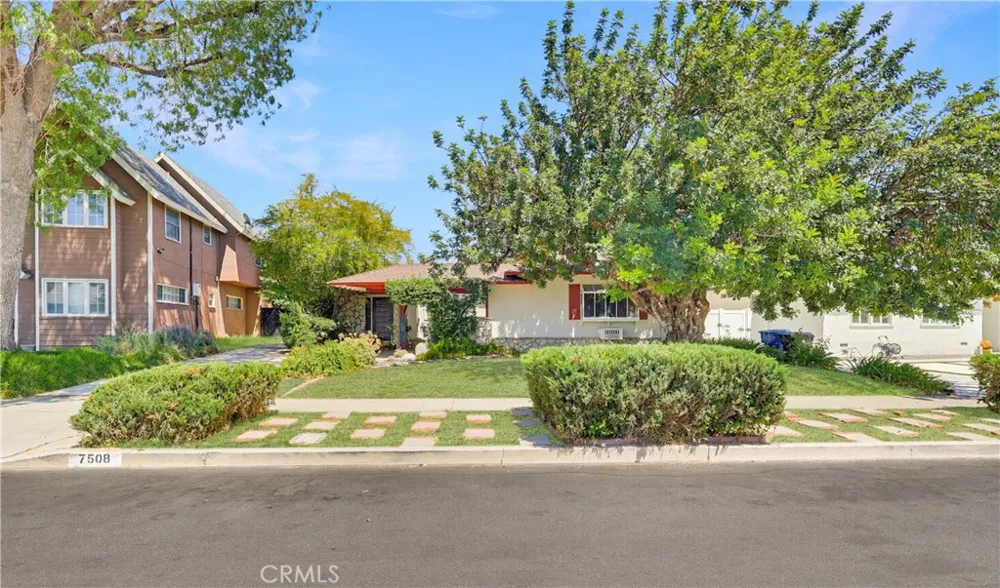 7508 Paso Robles Avenue Lake Balboa, CA 91406
