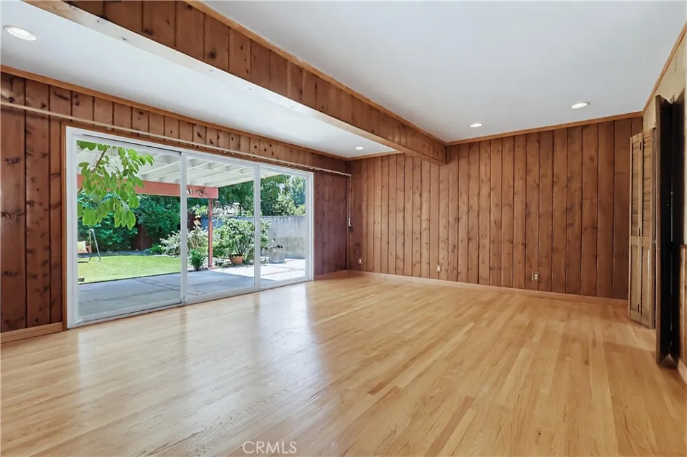 7508 Paso Robles Avenue Lake Balboa, CA 91406