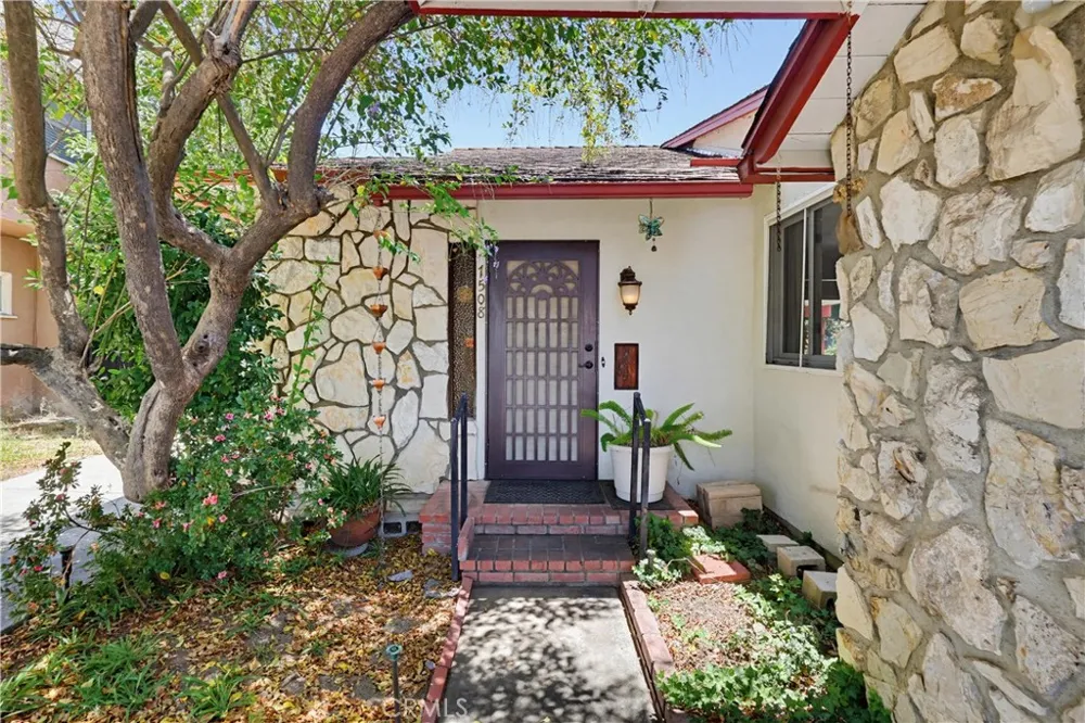 7508 Paso Robles Avenue Lake Balboa, CA 91406