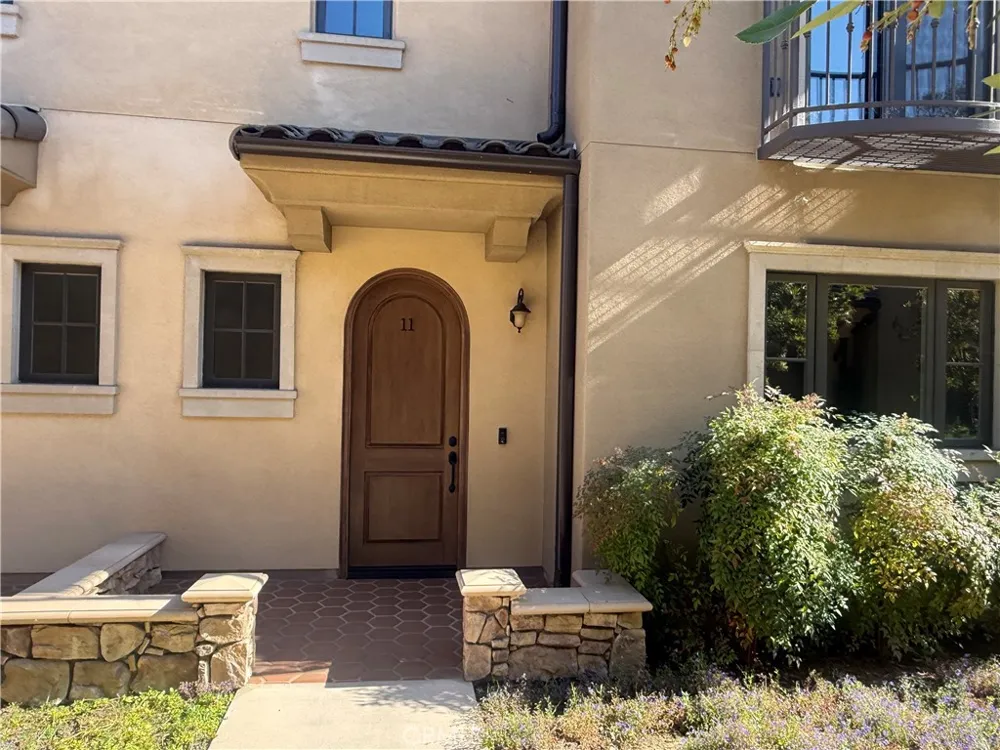 158 S Sierra Madre Pasadena, CA 91107