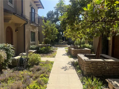 158 S Sierra Madre