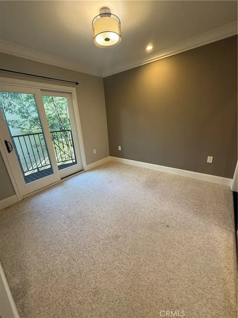 158 S Sierra Madre Pasadena, CA 91107
