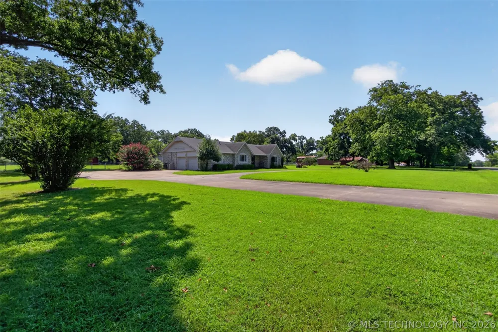 1102 Delaware Street Chouteau, OK 74337