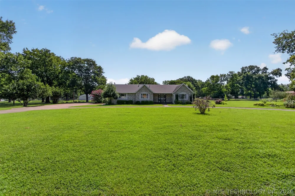 1102 Delaware Street Chouteau, OK 74337