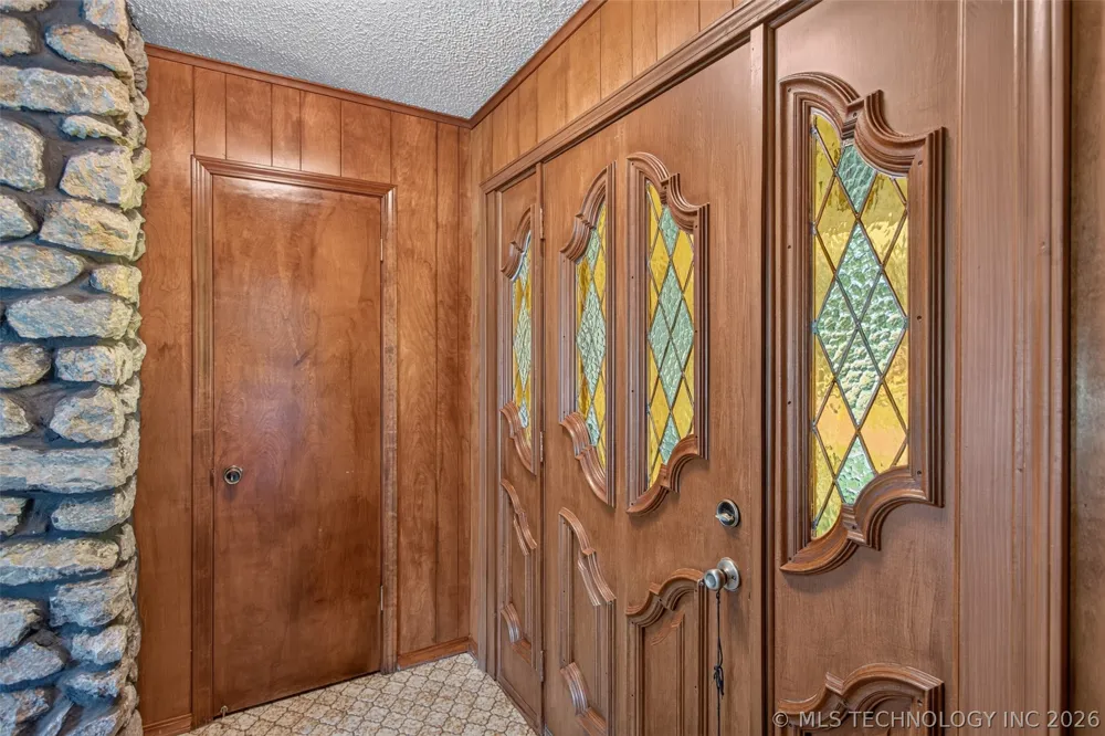 1102 Delaware Street Chouteau, OK 74337