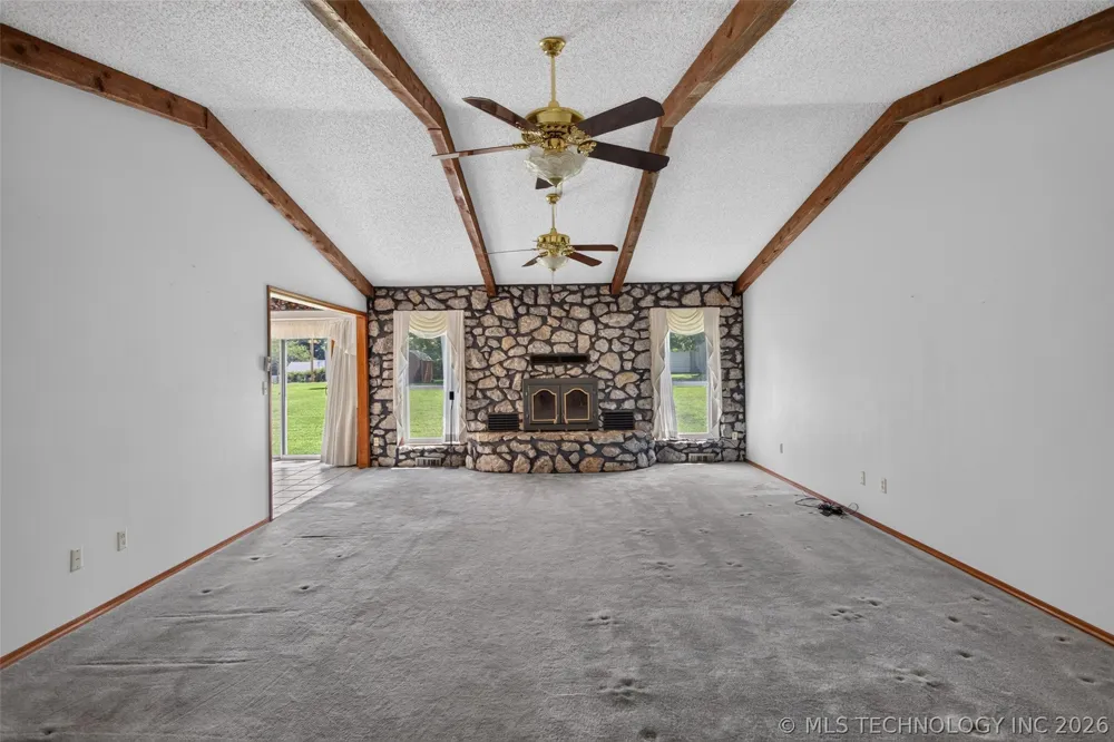 1102 Delaware Street Chouteau, OK 74337