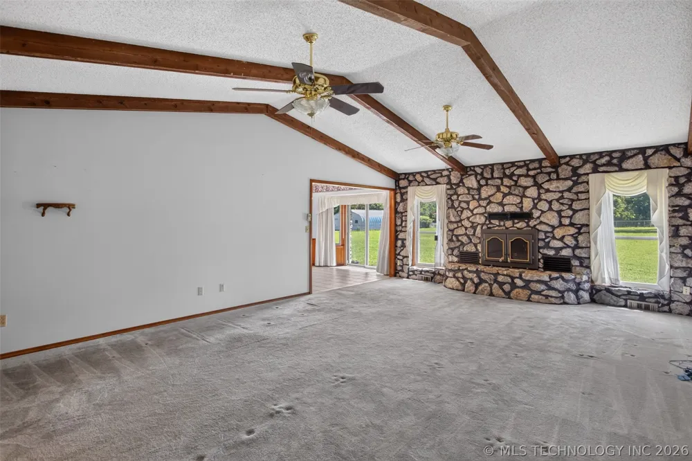 1102 Delaware Street Chouteau, OK 74337