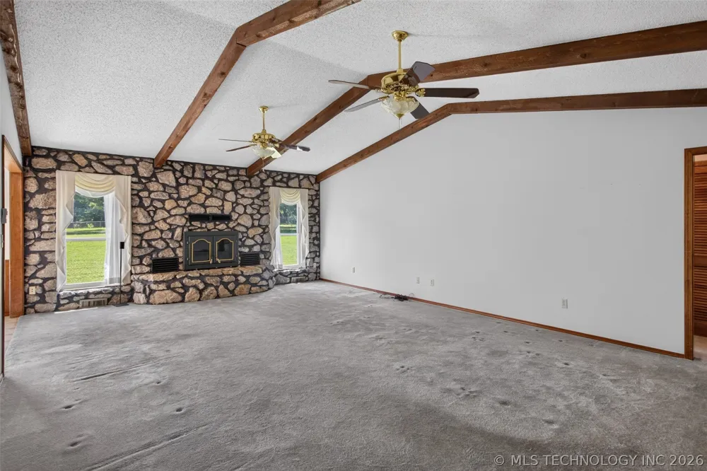 1102 Delaware Street Chouteau, OK 74337