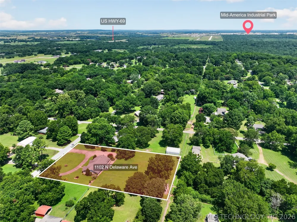 1102 Delaware Street Chouteau, OK 74337