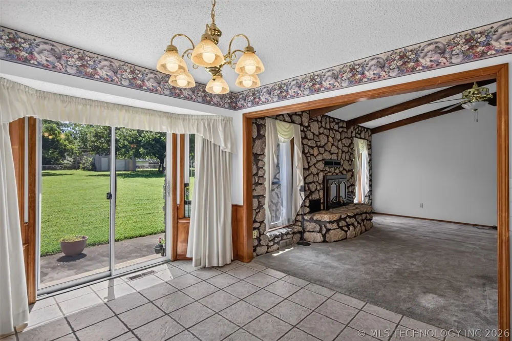 1102 Delaware Street Chouteau, OK 74337
