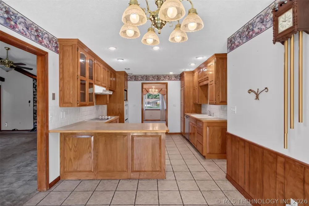 1102 Delaware Street Chouteau, OK 74337