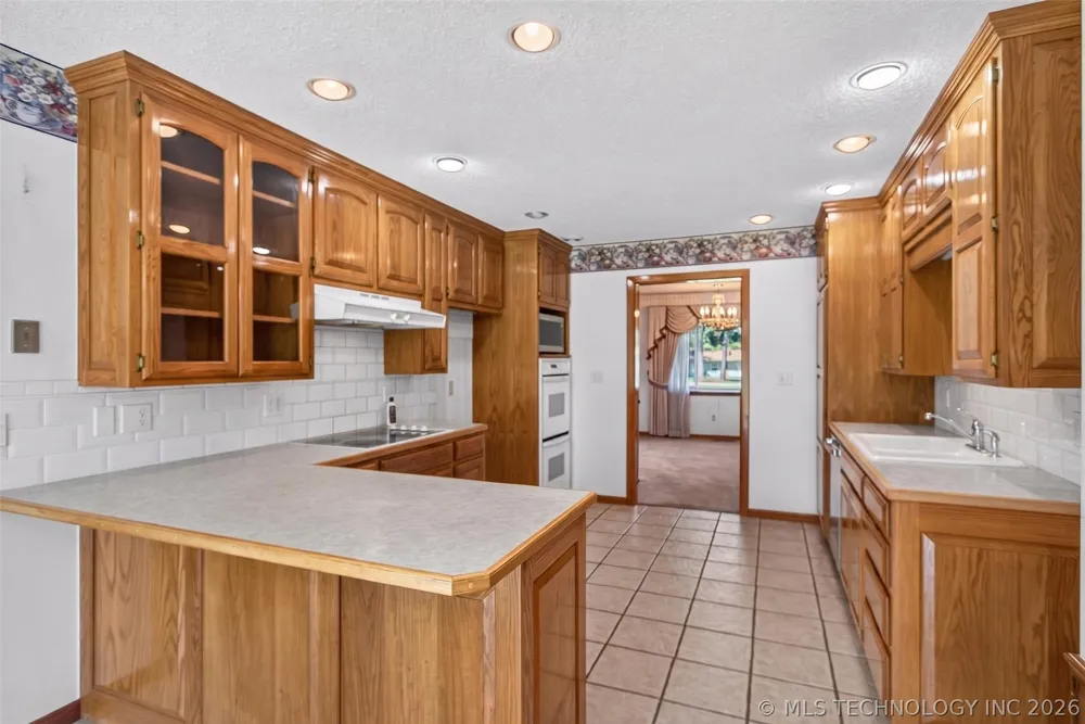 1102 Delaware Street Chouteau, OK 74337