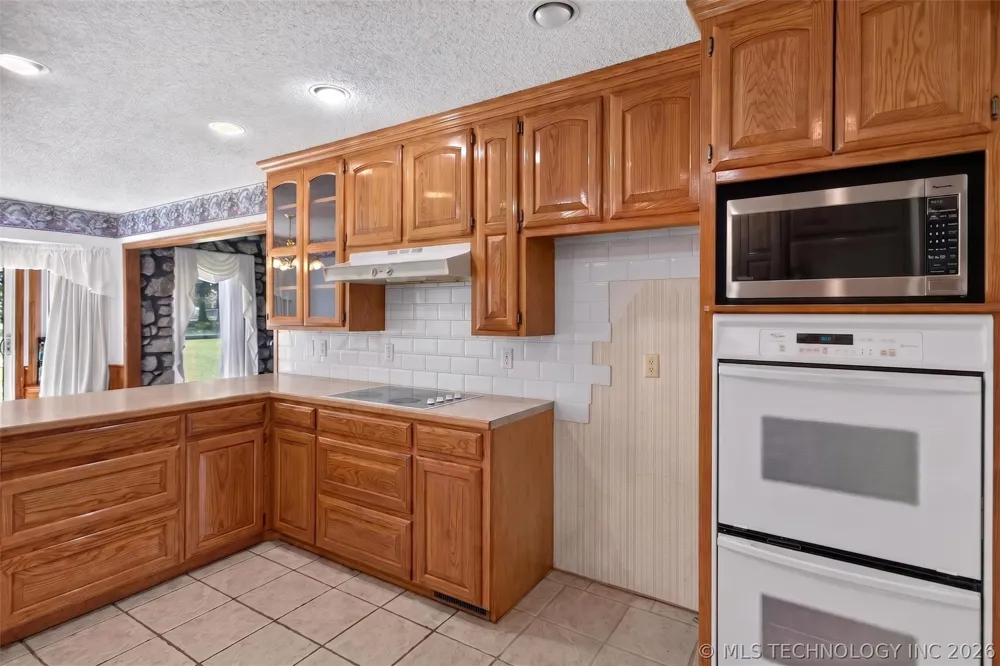 1102 Delaware Street Chouteau, OK 74337