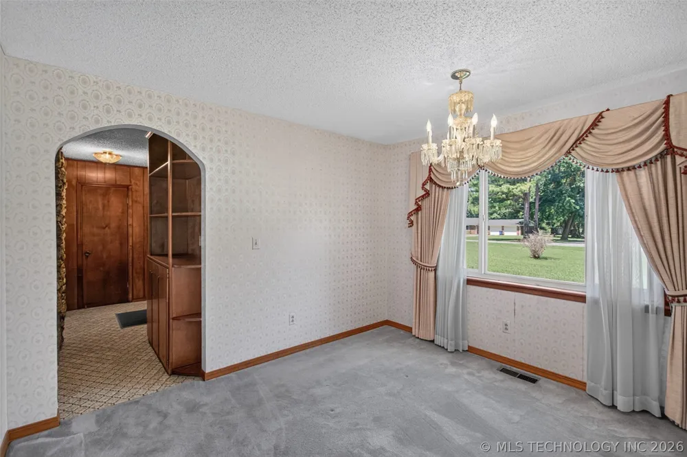 1102 Delaware Street Chouteau, OK 74337