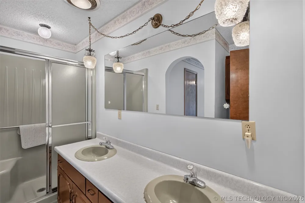 1102 Delaware Street Chouteau, OK 74337