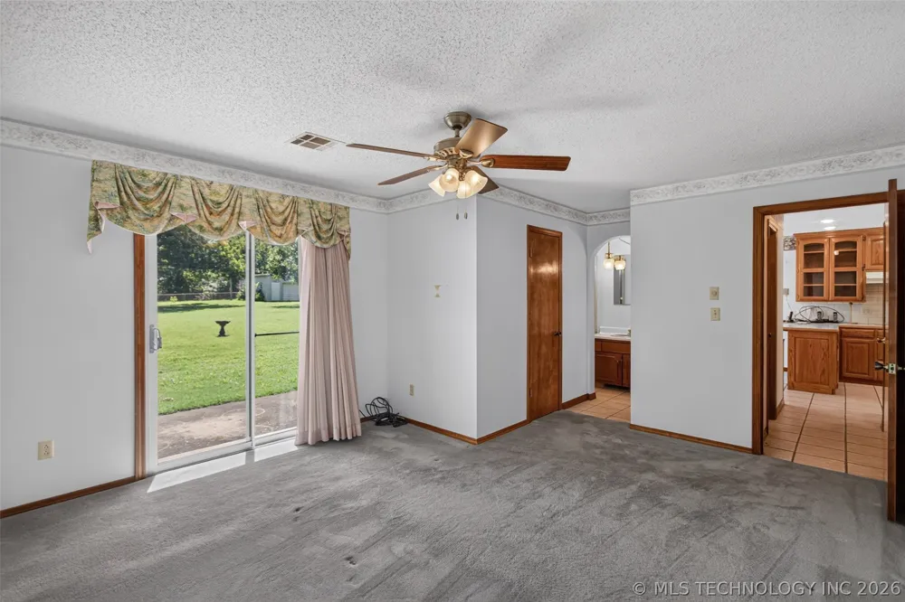 1102 Delaware Street Chouteau, OK 74337