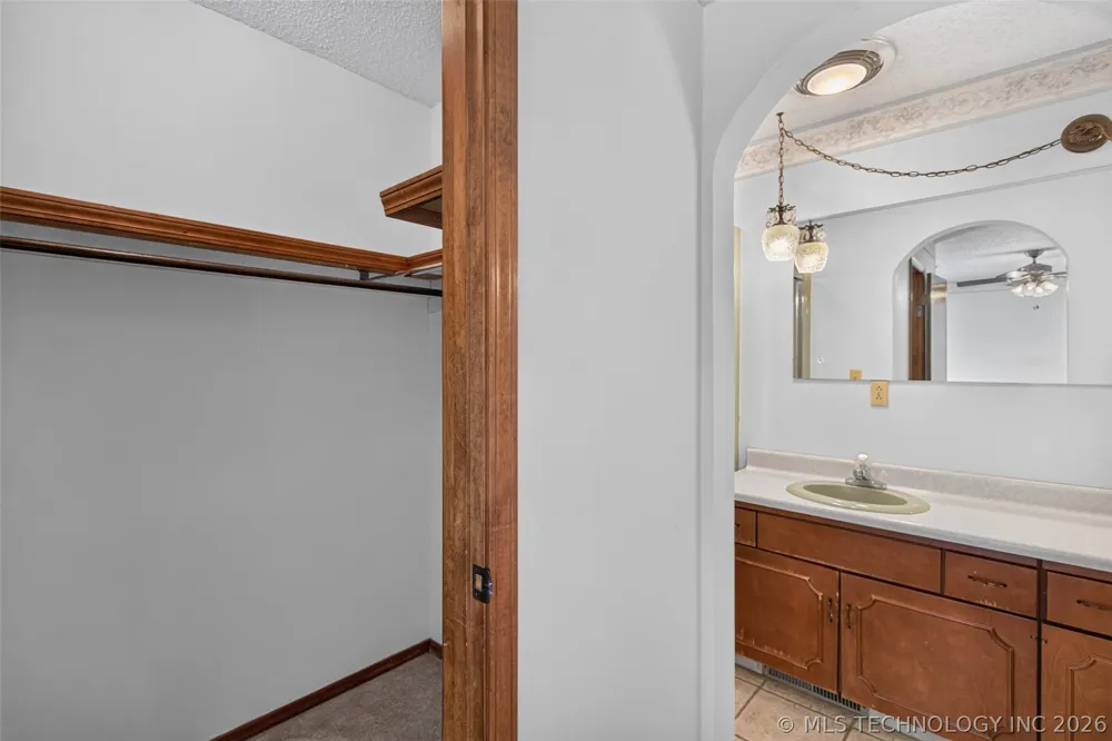 1102 Delaware Street Chouteau, OK 74337