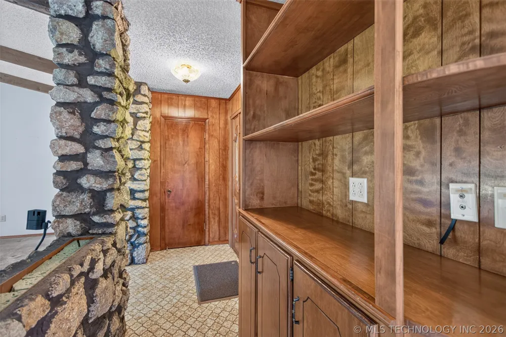 1102 Delaware Street Chouteau, OK 74337