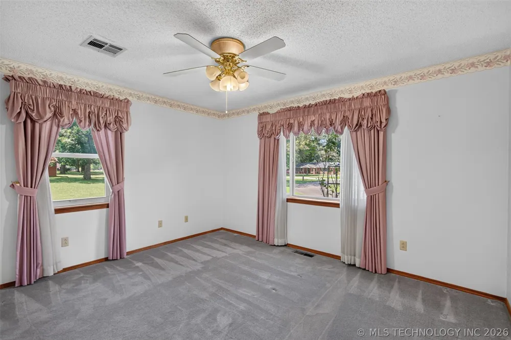1102 Delaware Street Chouteau, OK 74337