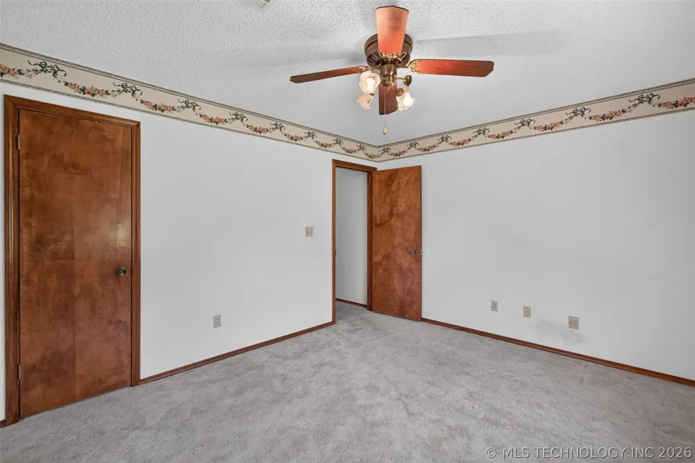 1102 Delaware Street Chouteau, OK 74337