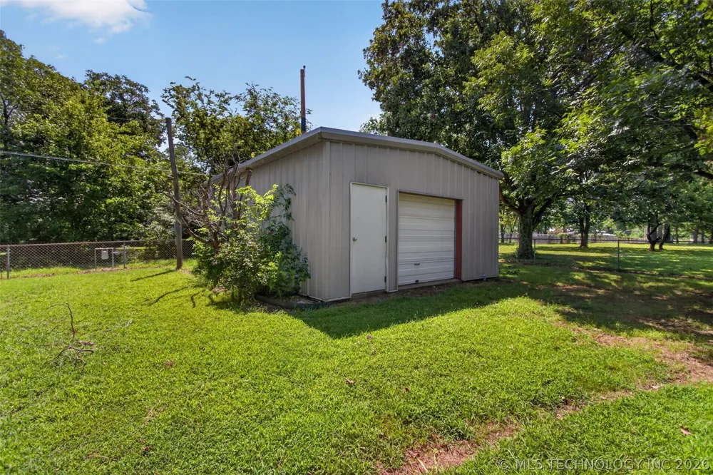 1102 Delaware Street Chouteau, OK 74337