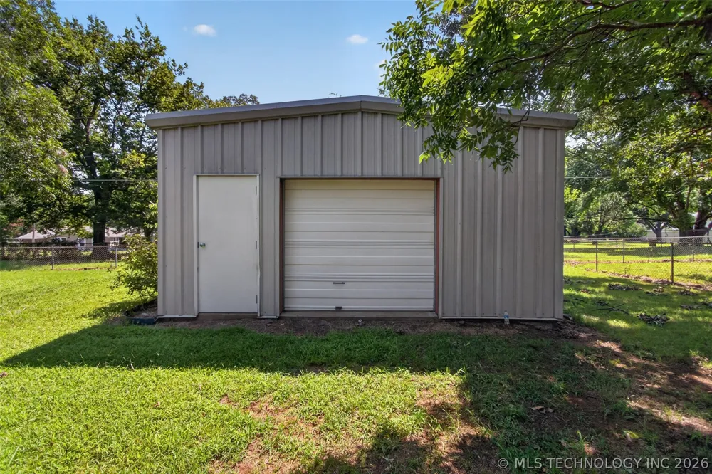 1102 Delaware Street Chouteau, OK 74337