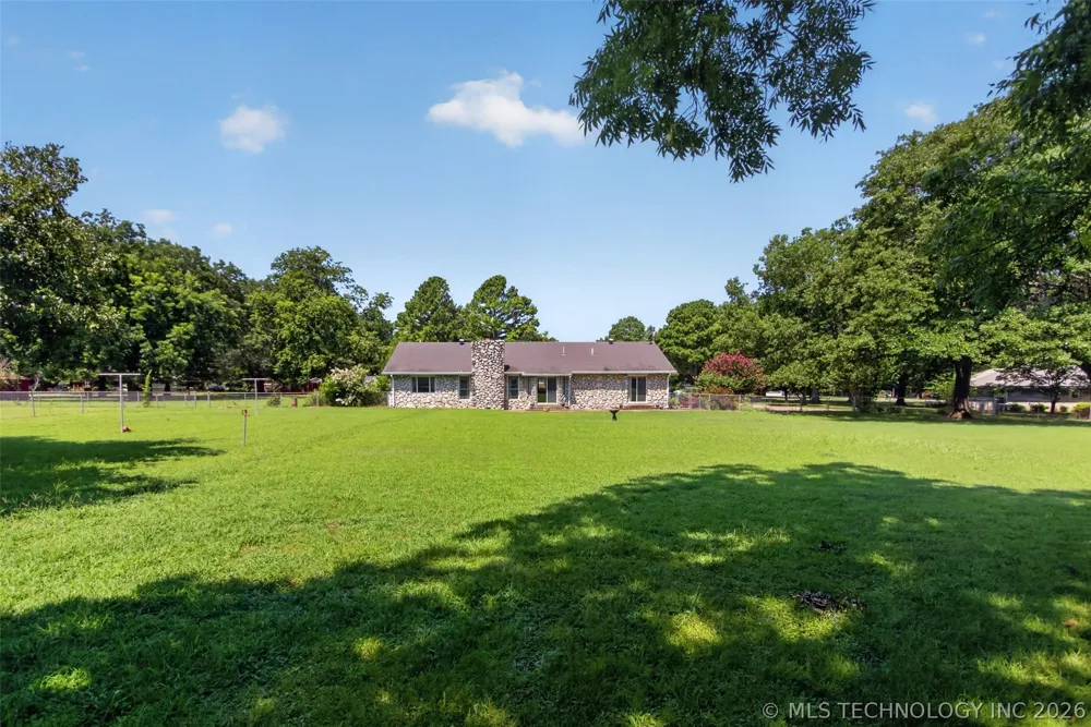 1102 Delaware Street Chouteau, OK 74337