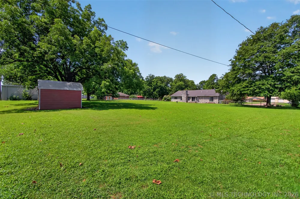 1102 Delaware Street Chouteau, OK 74337