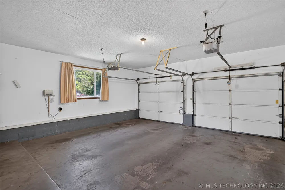 1102 Delaware Street Chouteau, OK 74337