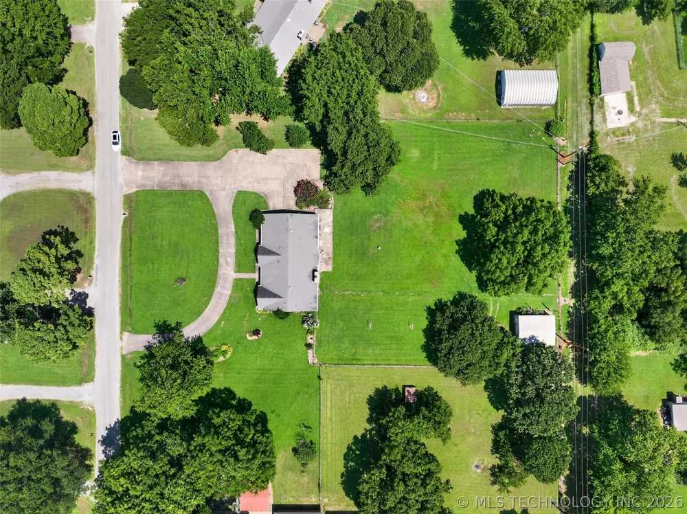 1102 Delaware Street Chouteau, OK 74337