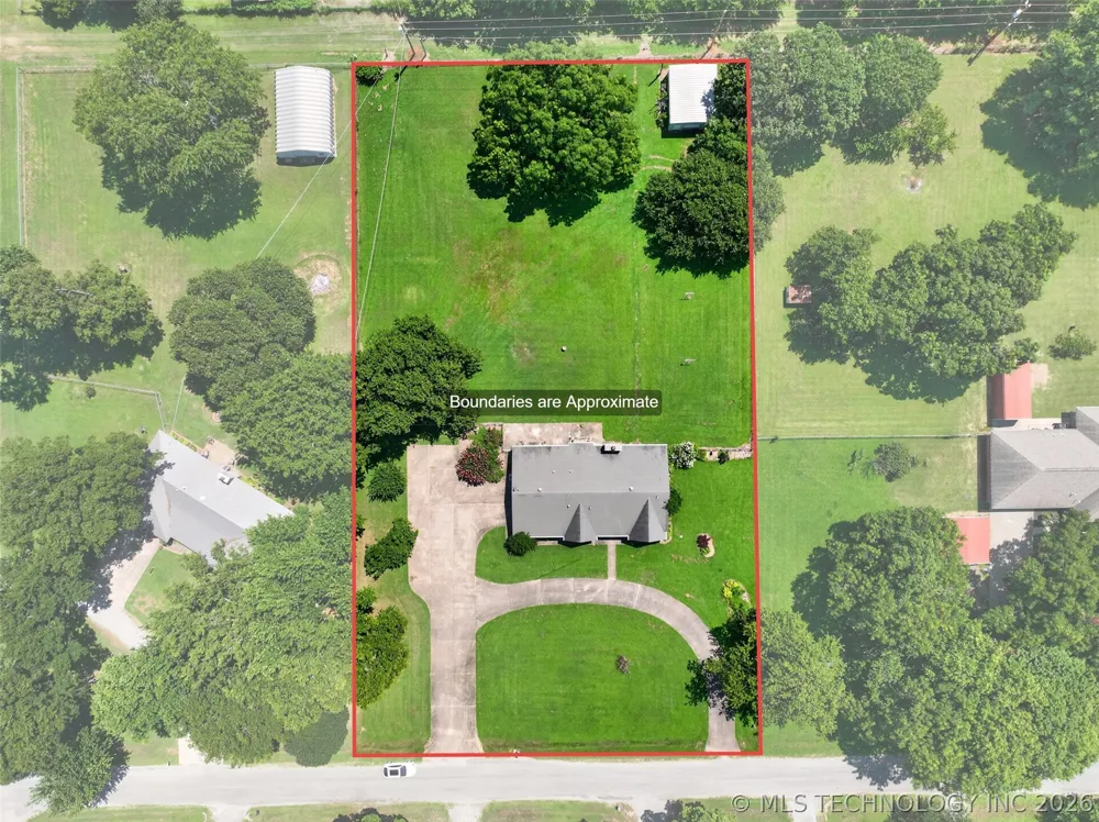 1102 Delaware Street Chouteau, OK 74337