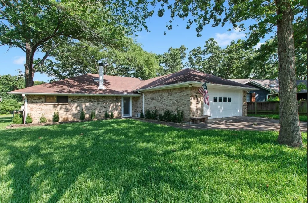 120 Los Peces Gun Barrel City, TX 75156