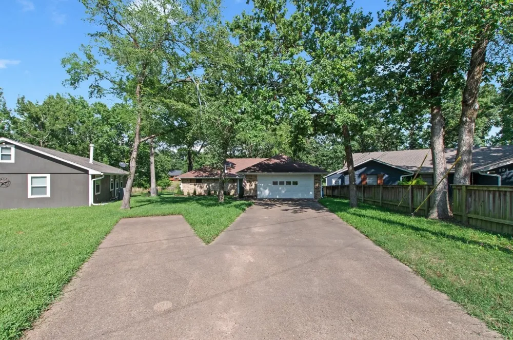 120 Los Peces Gun Barrel City, TX 75156