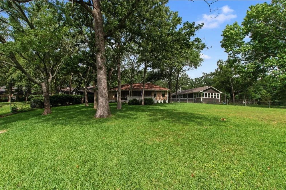 120 Los Peces Gun Barrel City, TX 75156