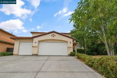 1816 Crown Peak Way