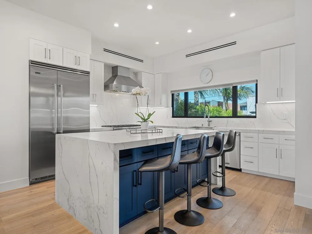 4386 NEWPORT AVE San Diego, CA 92107