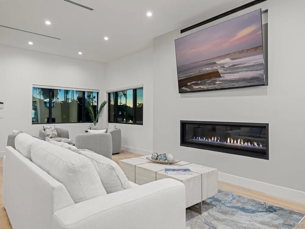 4386 NEWPORT AVE San Diego, CA 92107