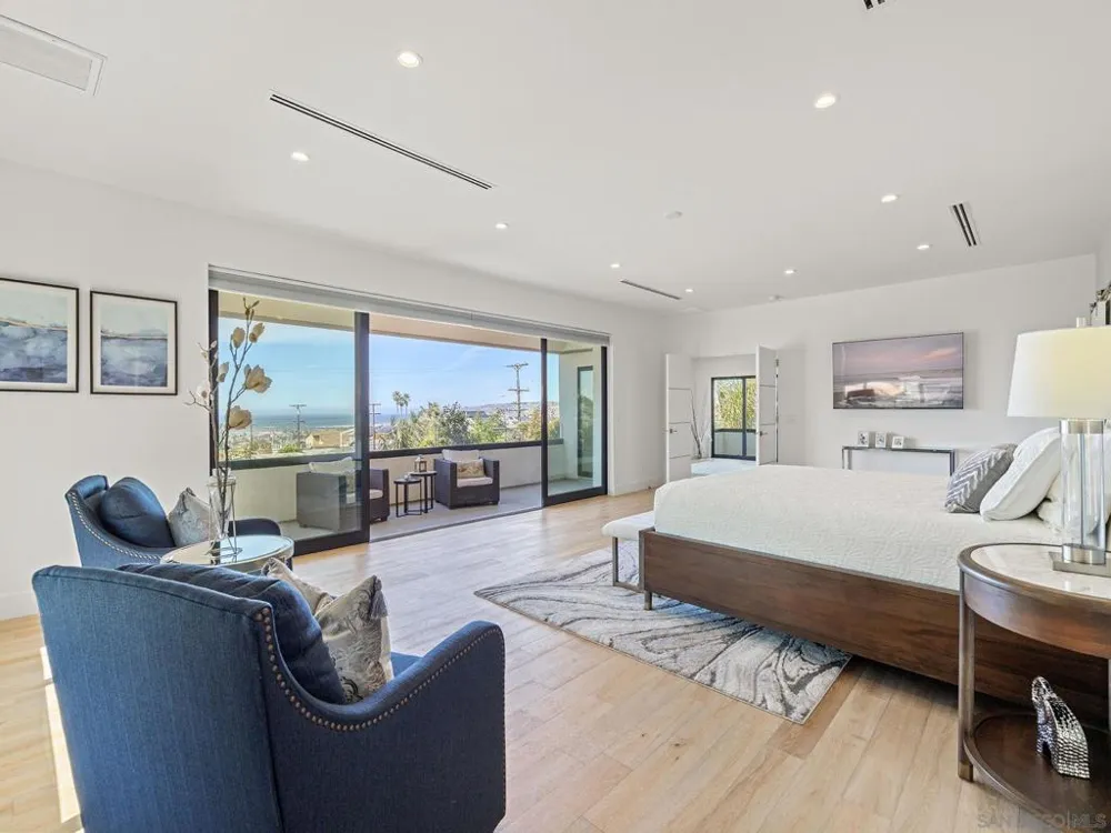 4386 NEWPORT AVE San Diego, CA 92107