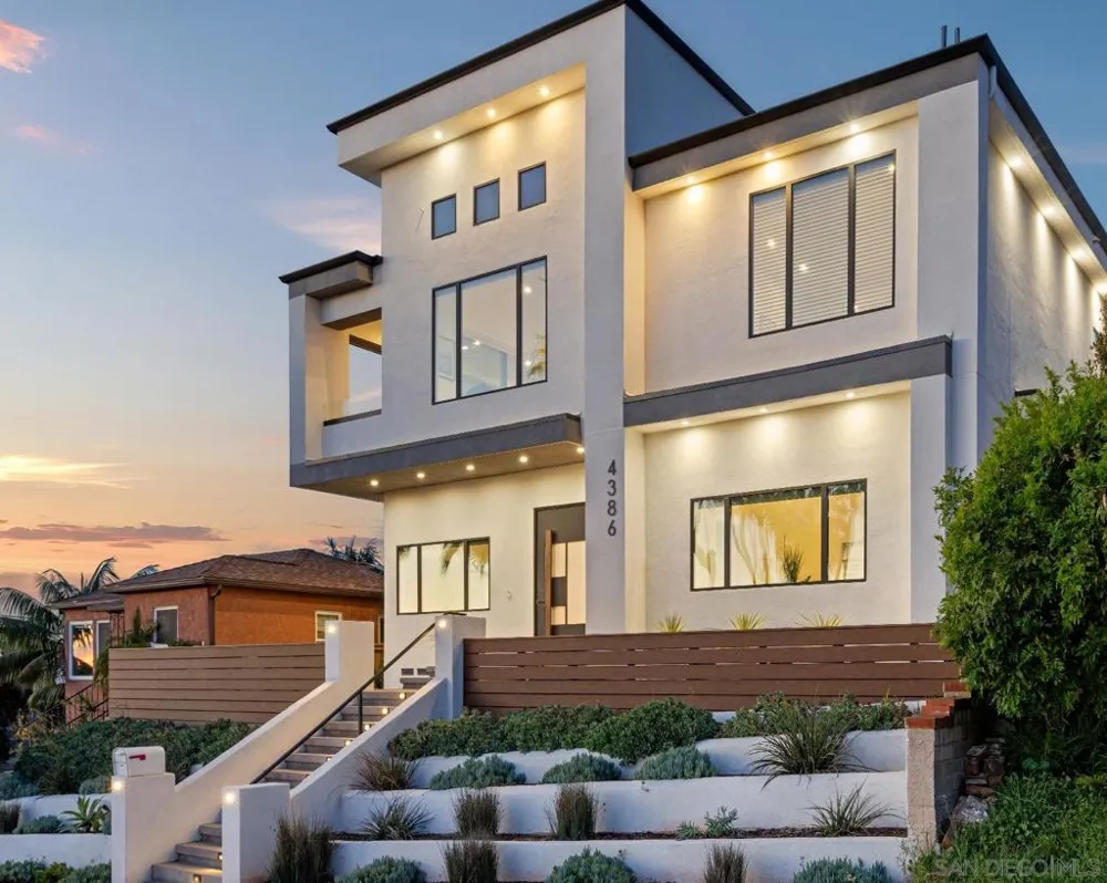 4386 NEWPORT AVE San Diego, CA 92107