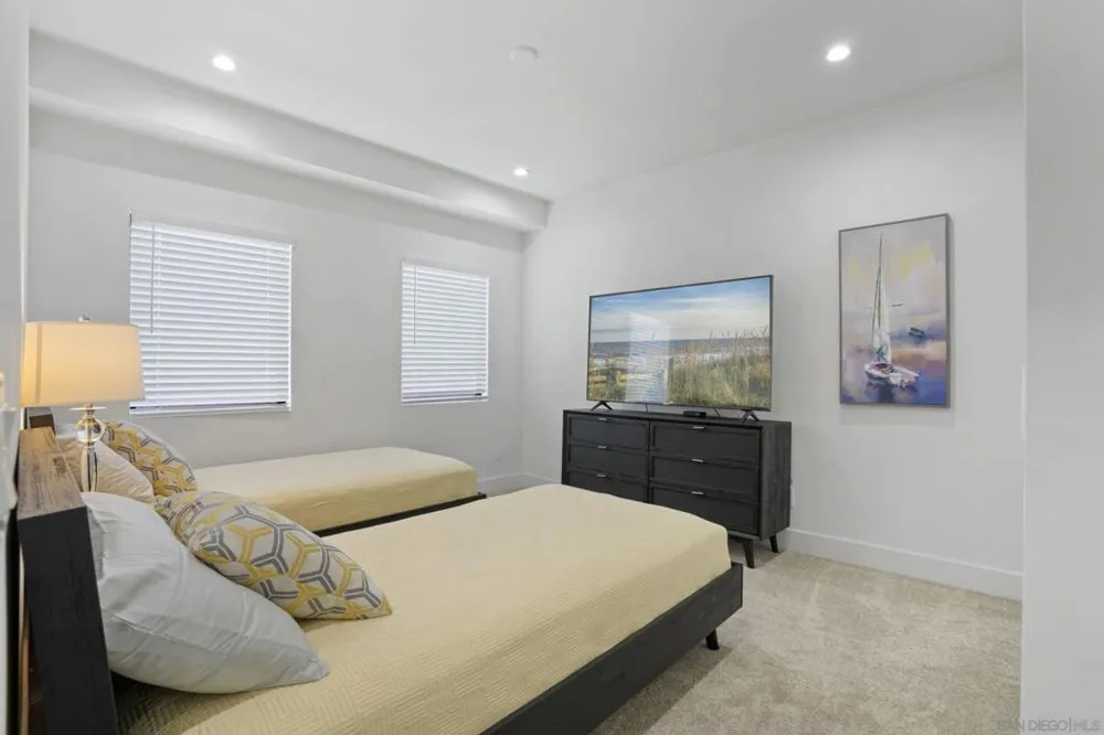 4386 NEWPORT AVE San Diego, CA 92107