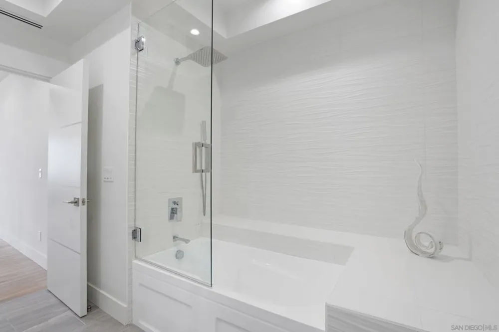 4386 NEWPORT AVE San Diego, CA 92107